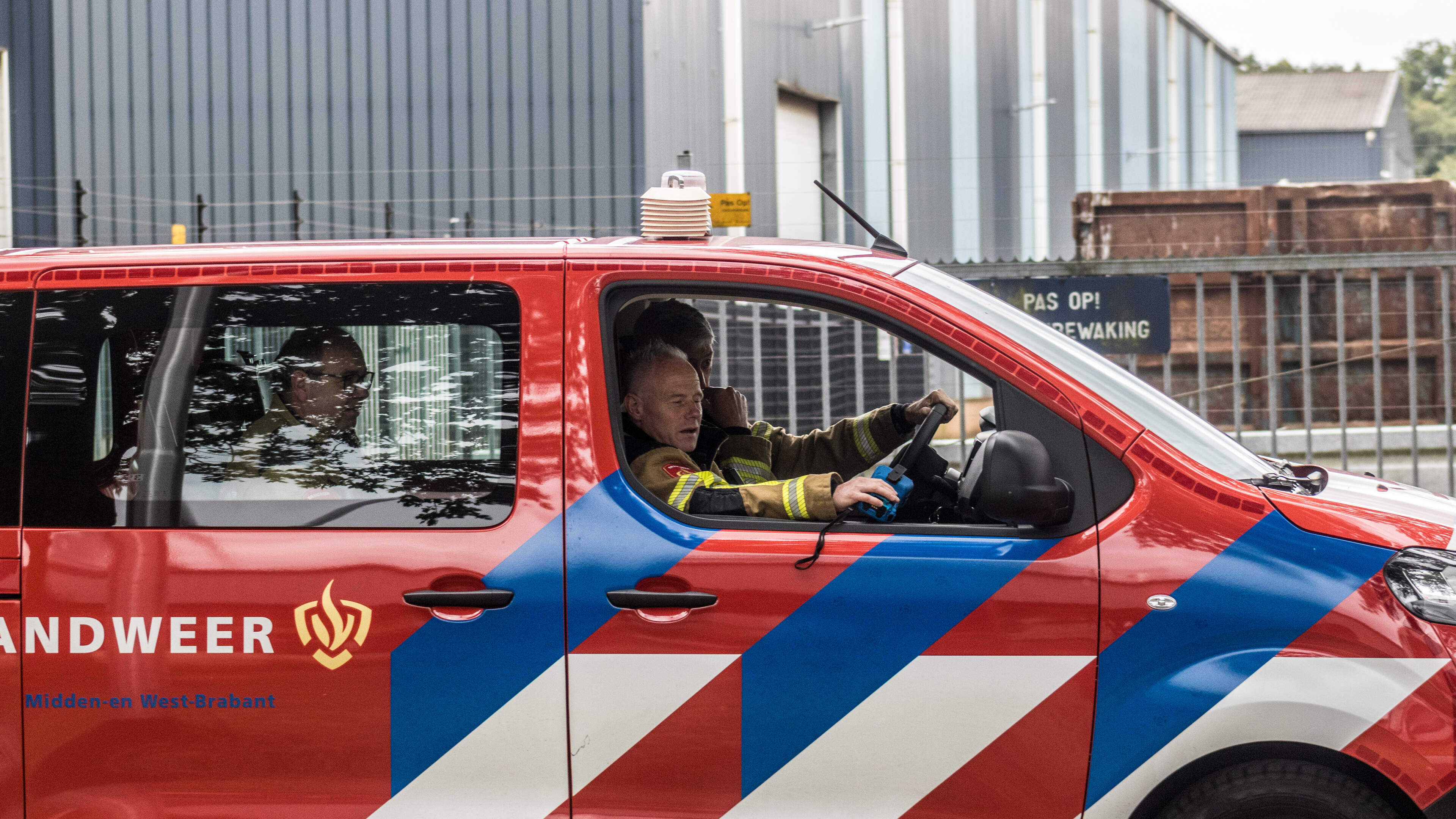 Elf gewonden door vrijgekomen gevaarlijke stof bij bedrijf in Genemuiden